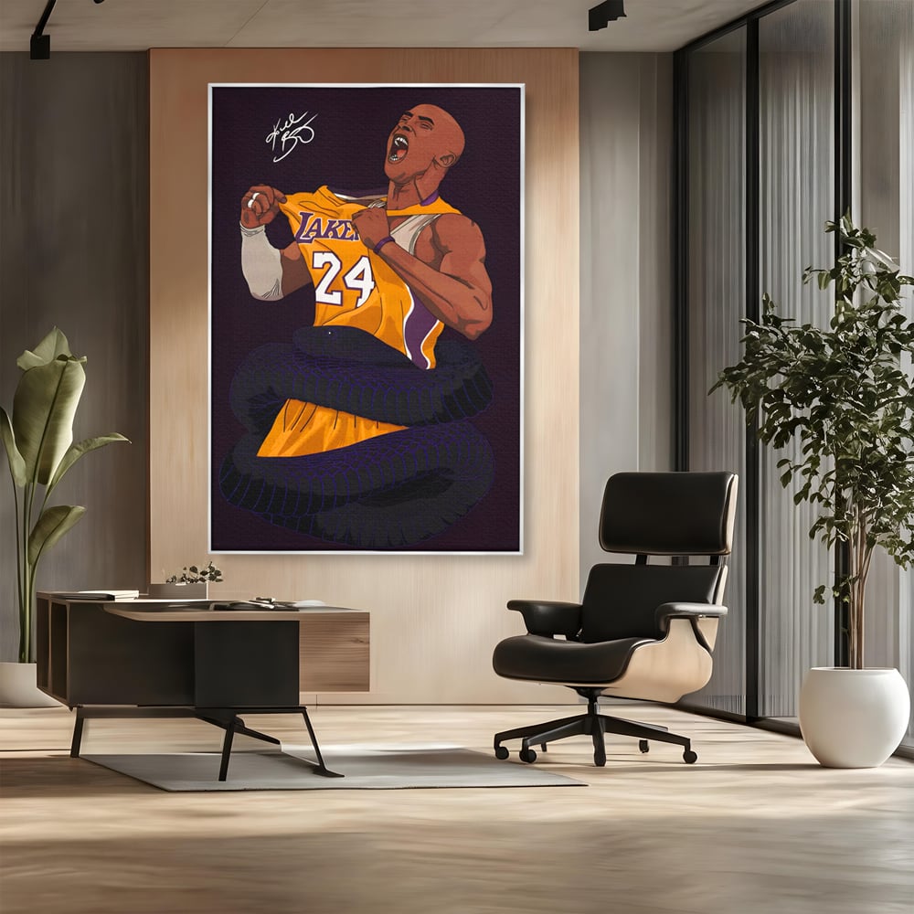 Tablou canvas cu ilustratie digitala portret kobe bryant, in rama de aluminiu argintiu, pe perete intr-un birou